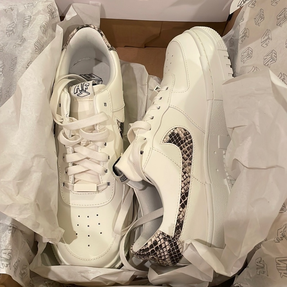 Nike AF1 Pixel SE